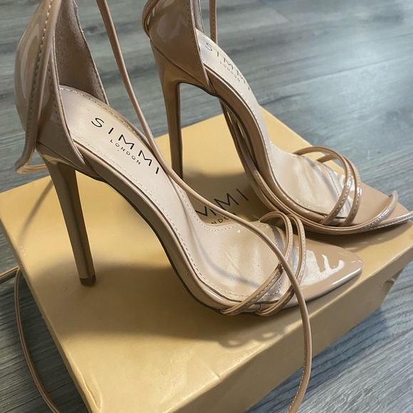 Super cute lace up heels ! - Picture 3 of 4